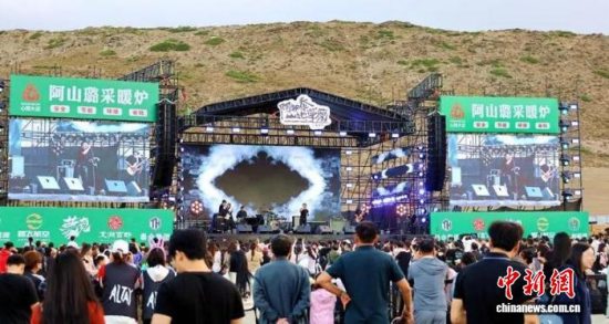 新疆阿勒泰首届山地草原音乐节在蒙克牧场拉开帷幕