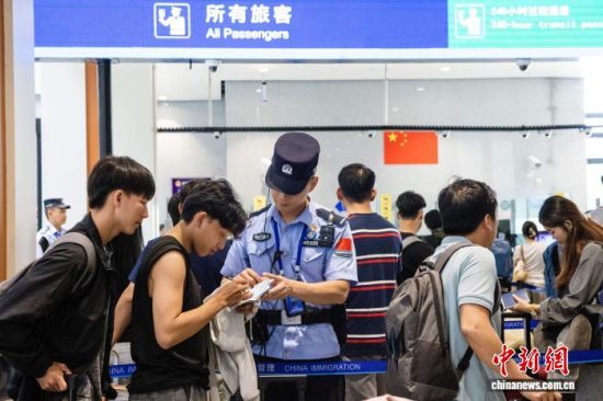 中老边境磨憨口岸2025年暑运出入境外籍旅客16万余人次