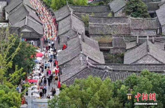 国庆节、中秋节叠加造就多元玩法 年轻人出游“既要又要”带火沉浸式“串游”