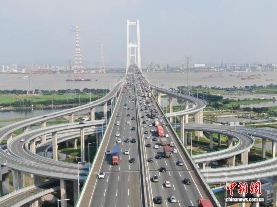 广东高速公路车流量10月7日再创新高 粤港澳大湾区内地城市占逾七成五