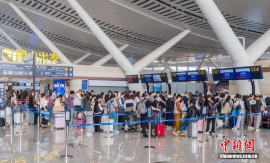 2025年国庆中秋假期烟台机场出入境旅客达11568人次 同比增长22%