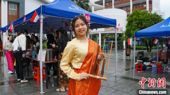 广西30所高校280余名中外师生欢度国际文化节和泼水节 展示各国民俗风采