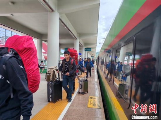 2025年以来中老边境磨憨口岸出入境旅客近120万人次