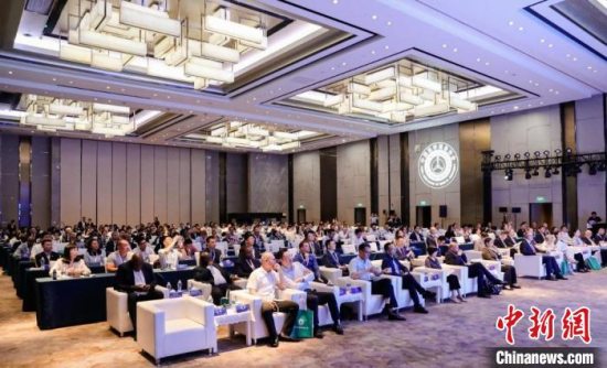 2025中国医学装备国际合作大会在上海召开 中外专家共议医疗装备创新