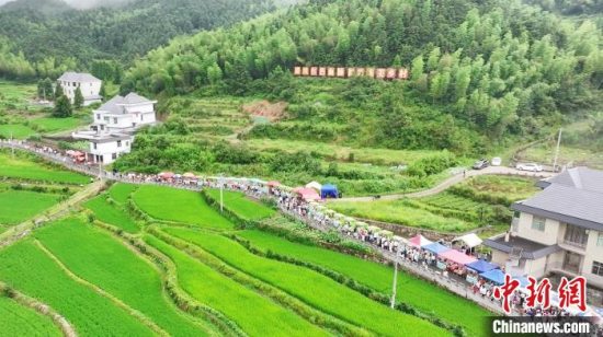 2025年赣南首届高山纳凉季暨兴国县文旅商贸消费促进系列活动启幕 “清凉经济”热起来