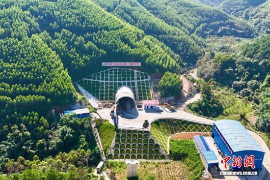 南宁至珠海高铁玉林北至岑溪东段隧道全部贯通 预计2026年通车