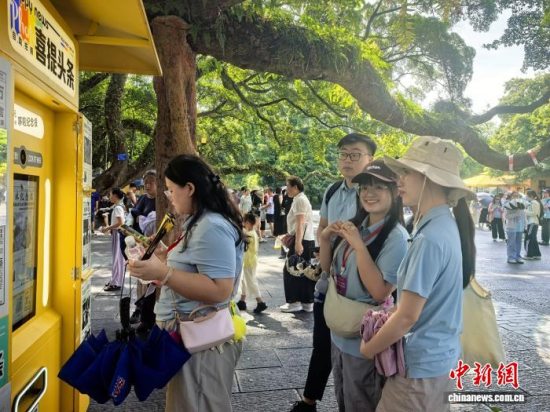 “重走先辈路，赓续中越情”越南师生广西研学：了解乡村直播带货 AI留住美好瞬间