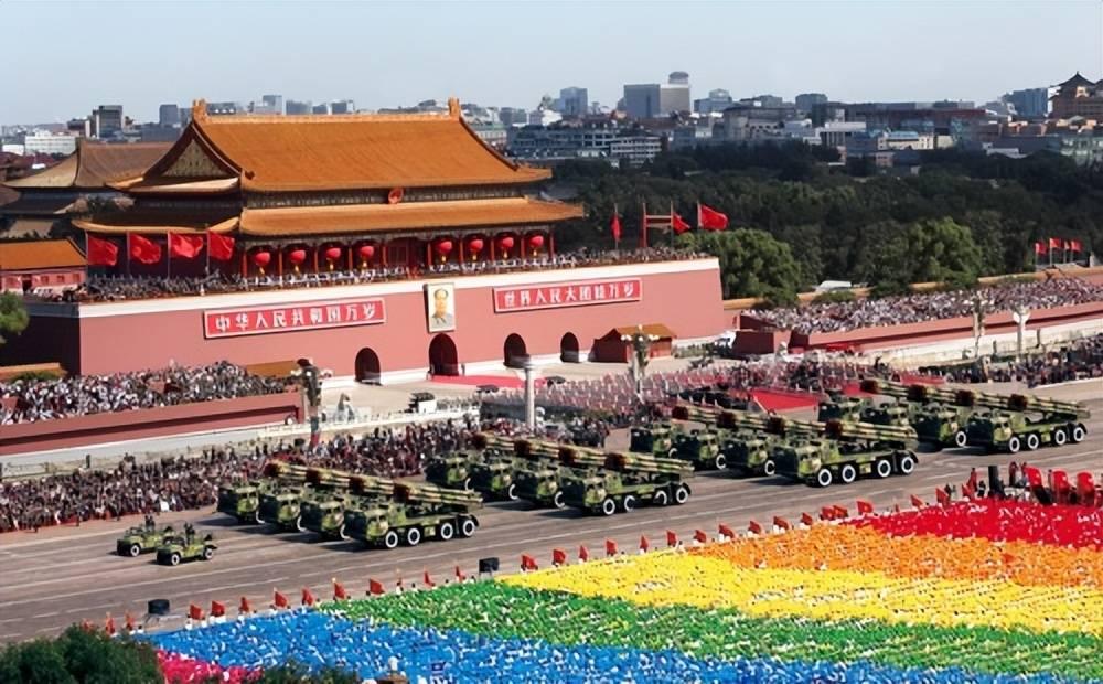 天安门广场九三盛大阅兵，你准备用什么姿势观礼？