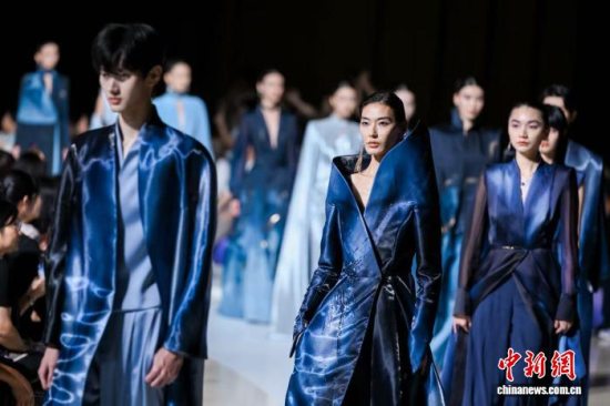 2025中国国际时装周(秋季)在北京启幕 锚定未来时尚坐标