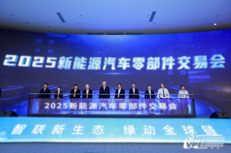 共绘产业新蓝图！东风商用车再度亮相十堰新能源汽车零部件交易会