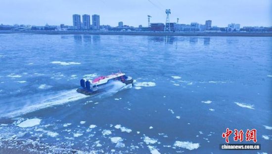 黑龙江黑河水运口岸气垫船运输正式开通 保障中俄旅客流冰期通行 黑龙江黑河水运口岸气垫船运输正式开通 保障中俄旅客流冰期通行