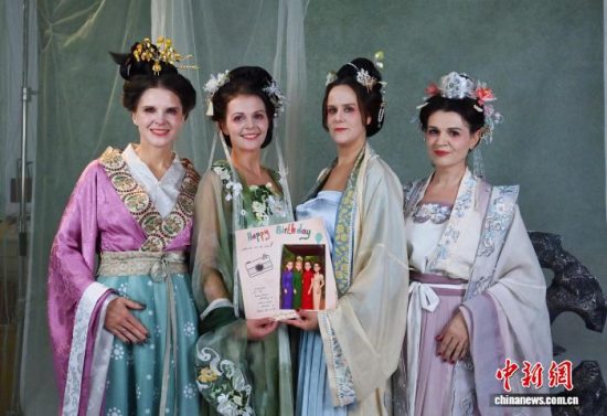 汉服“OOTD”(今日穿搭)成长春外籍人士社交新风尚 汉服“OOTD”(今日穿搭)成长春外籍人士社交新风尚