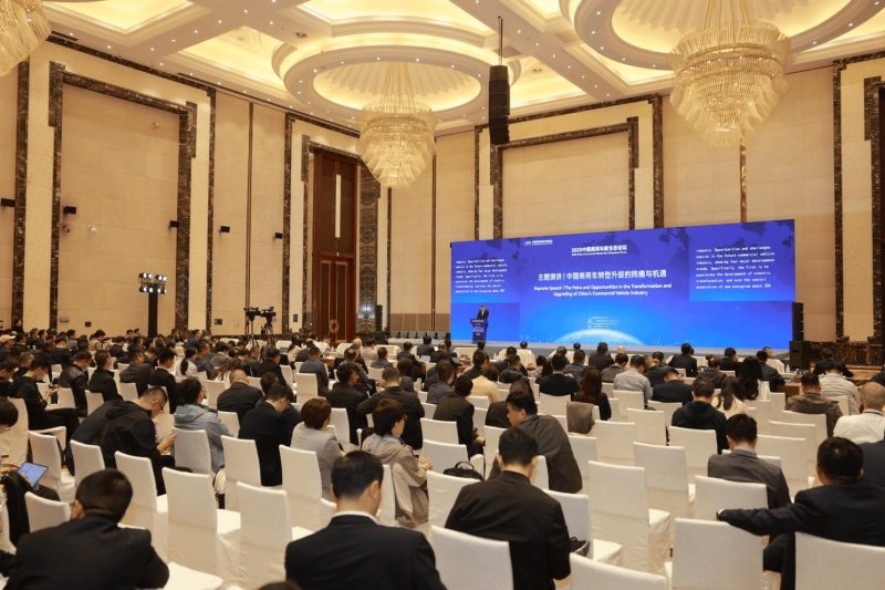 2025中国商用车新生态论坛,东风商用车刘利成:共谋绿色智能发展新图景 2025中国商用车新生态论坛,东风商用车刘利成:共谋绿色智能发展新图景