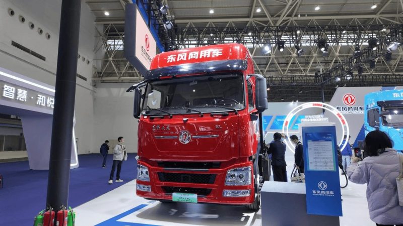 “15分钟级”兆瓦超充补能!东风天龙KL兆瓦超充牵引车给出高效运营最优解 “15分钟级”兆瓦超充补能!东风天龙KL兆瓦超充牵引车给出高效运营最优解