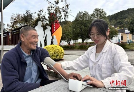 宜昌市夷陵区三峡库坝区大学生村医：将青春扎根在田野