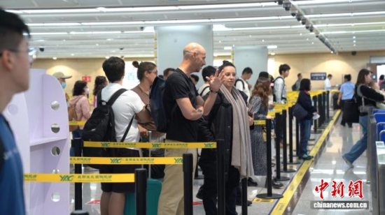 昆明机场口岸2025年以来出入境外籍旅客破百万人次 昆明机场口岸2025年以来出入境外籍旅客破百万人次