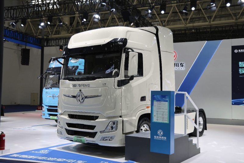 欧洲人抢着要的国产氢能半挂，续航超700km，欧洲版东风天龙GX氢燃料电池牵引车实拍