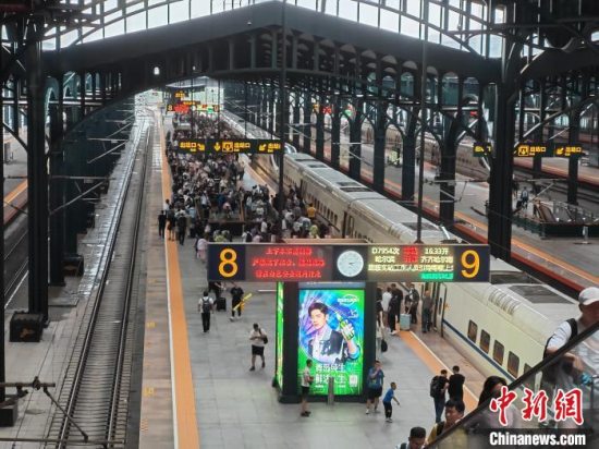 中国铁路哈尔滨局集团公司2023年暑运客流超春运 日均增幅达55%