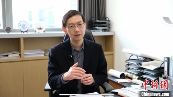 西湖大学团队研发AI生成文本检测模型 “无监督算法”实现开放领域AI生成文本检测