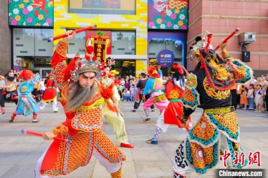广州天河路商圈举办多个活动迎2025年“五一”